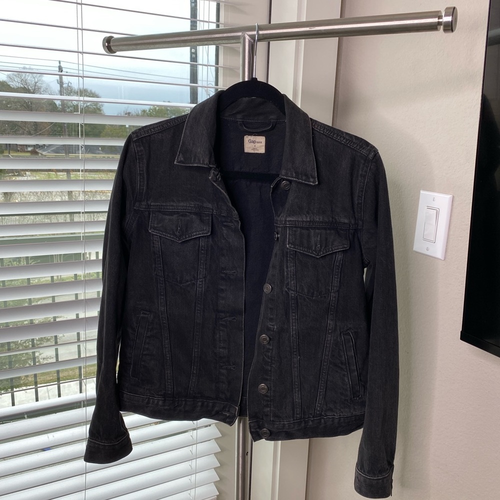 Black black denim jacket with zipper detail